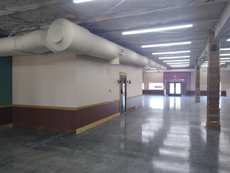 More Photos Of 800 S International Blvd, Hidalgo Freestanding For Lease