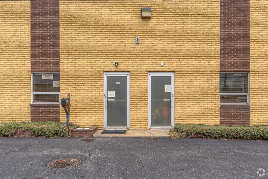 More Photos Of 195 S Fehr Way, Bay Shore Warehouse For Sale