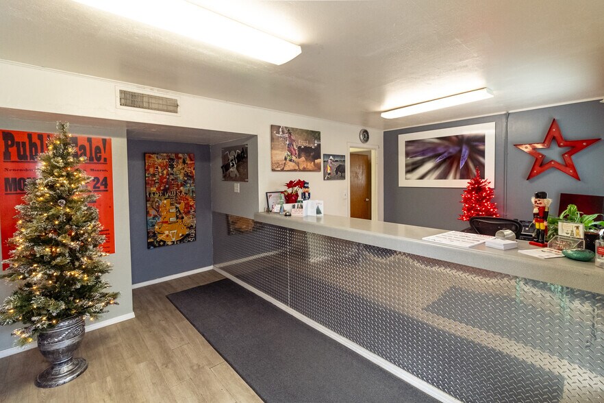 More Photos Of 201 S Pine St, Madera Office For Sale