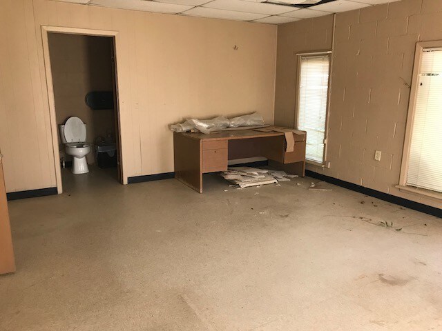 More Photos Of 5215 S Zapata Hwy, Laredo Warehouse For Sale