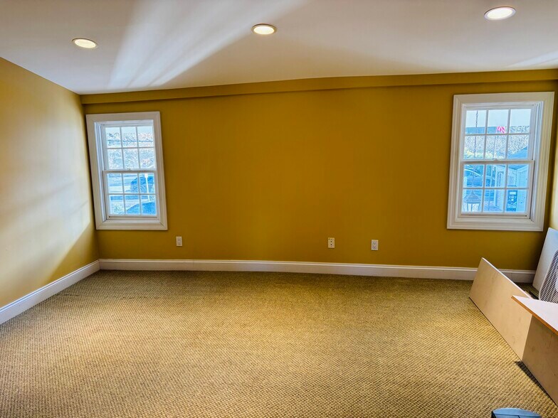 More Photos Of 1345 Old Northern Blvd, Roslyn Storefront Retail Office For Sale