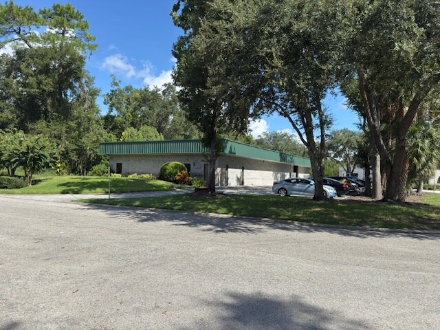 More Photos Of 878 Waterway Pl, Longwood Warehouse For Sale