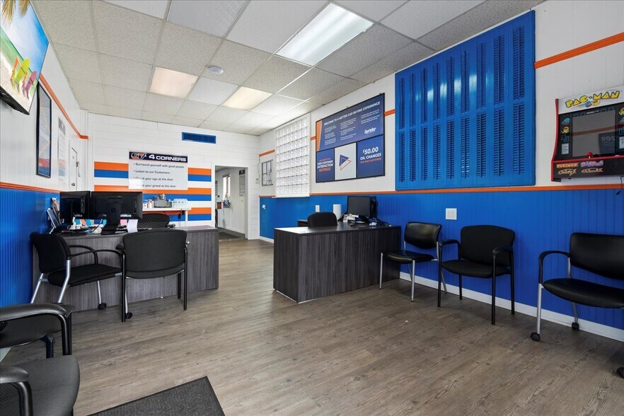 More Photos Of 2008 Okeechobee Blvd, West Palm Beach Auto Dealership For Sale