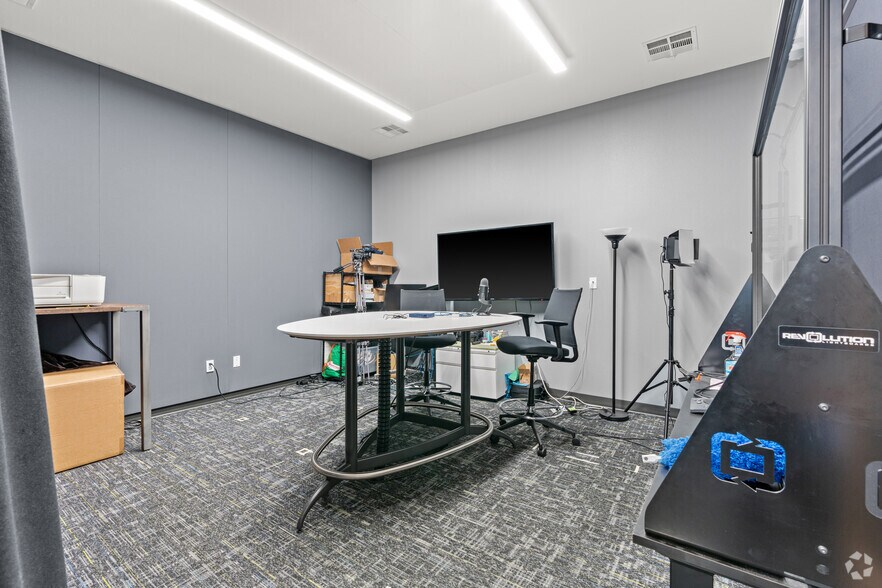 More Photos Of 699 Veterans Blvd, Redwood City Office For Lease
