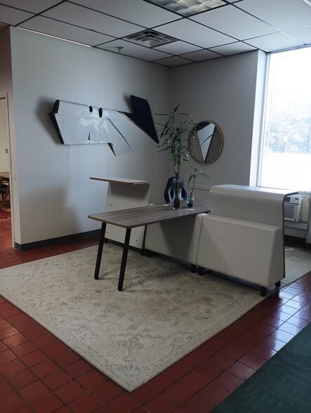 More Photos Of 215 Marvin Miller Dr SW, Atlanta Light Distribution For Lease