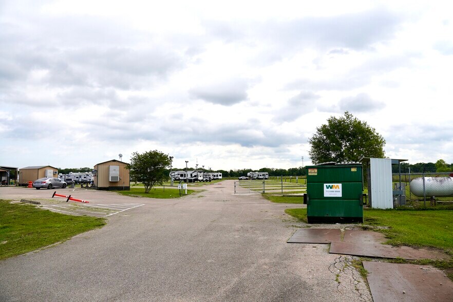 More Photos Of 24313 County Rd 46, Angleton Trailer Camper Park For Sale