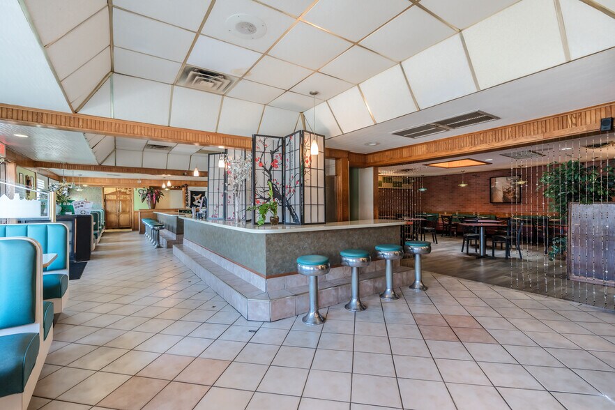 More Photos Of 1061 S 25th St, Easton Restaurant For Sale