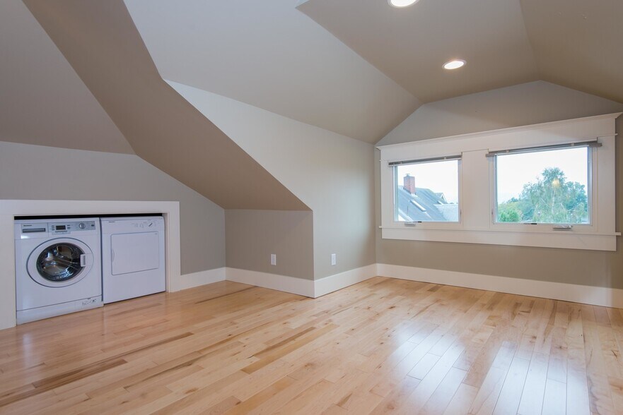 More Photos Of 2520 SE Madison St, Portland Apartments For Sale