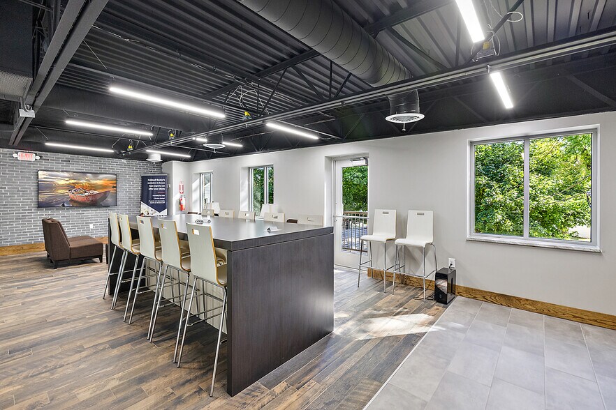 More Photos Of 311 W University Dr, Rochester Freestanding For Lease