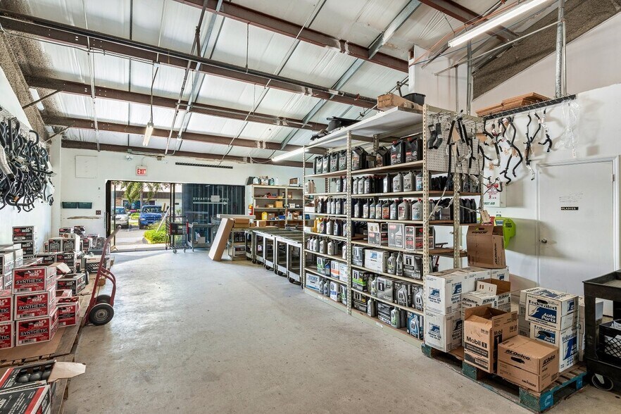 More Photos Of 1973 10th Ave N, Lake Worth Beach Distribution For Sale