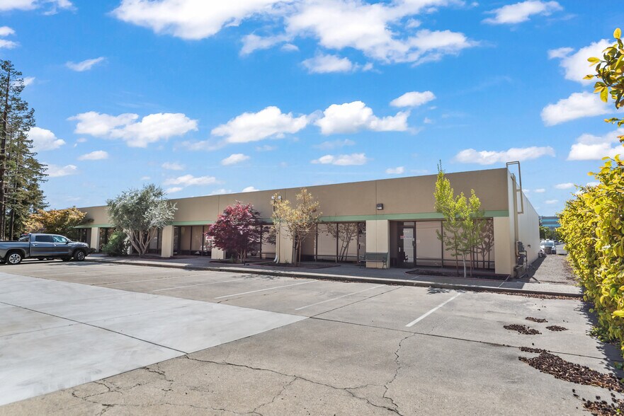 More Photos Of 7083 Commerce Cir, Pleasanton Warehouse For Lease