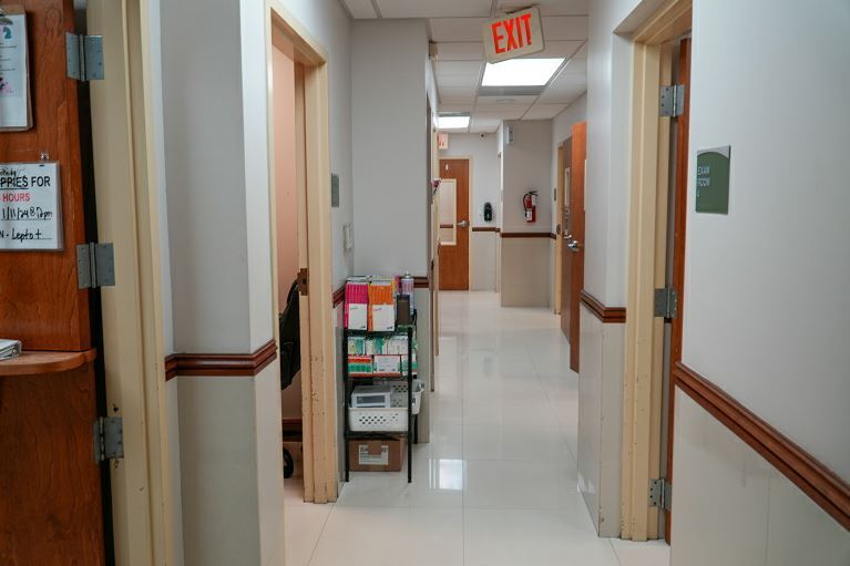 More Photos Of 9400 NW 58th St, Miami Veterinarian Kennel For Lease