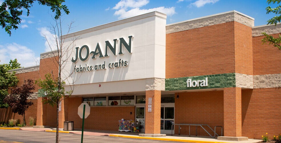 More Photos Of 301-395 S Barrington Rd, Schaumburg Unknown For Lease