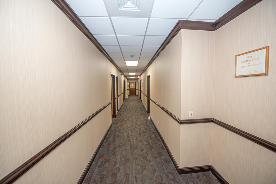 More Photos Of 80 Maple Ave, Smithtown Office For Lease