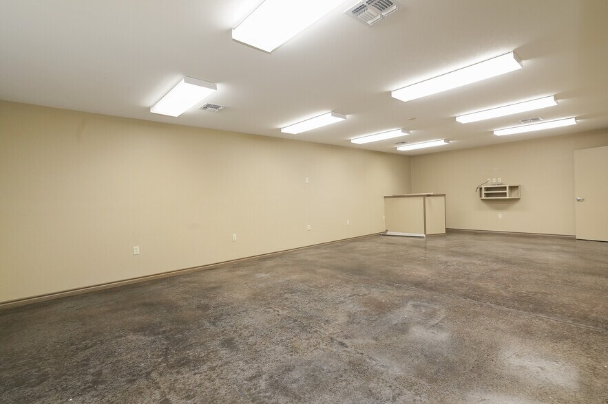 More Photos Of 2 Hill View Ln, Boerne Warehouse For Lease