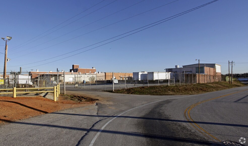 More Photos Of 300 S Main St, Mauldin Warehouse For Lease