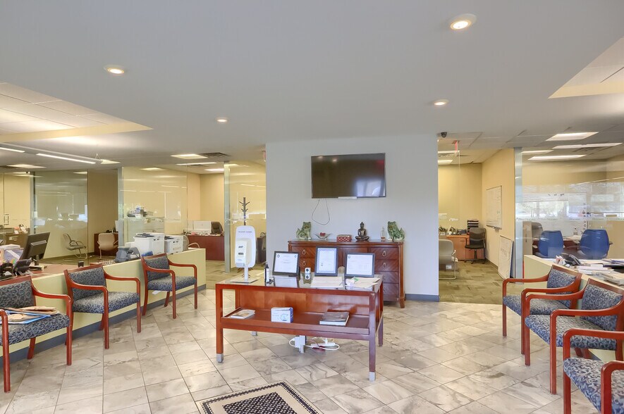 More Photos Of 150 Gamma Dr, Pittsburgh Light Manufacturing For Sale