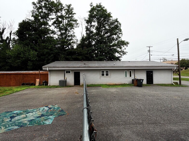 More Photos Of 1818 Memorial Ave, Lynchburg Office For Sale