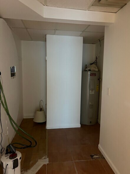 More Photos Of 101-103 W 17th St, New York Storefront Retail Residential For Lease