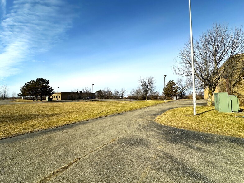 More Photos Of 4820 Wolf Rd, Dayton Service For Lease