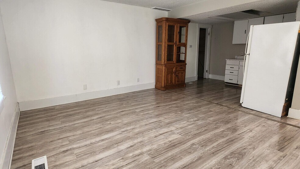 More Photos Of 400 E Sherman St, Hutchinson Apartments For Sale