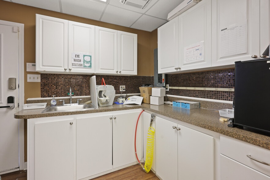 More Photos Of 3904 E Joppa Rd, Nottingham Flex For Sale