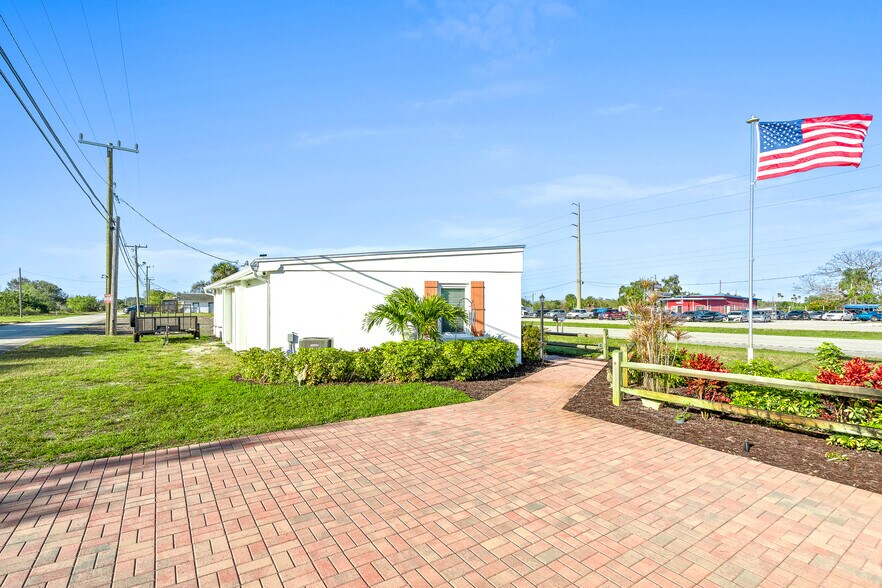 More Photos Of 2997 N Us Highway 1, Fort Pierce Light Manufacturing For Lease