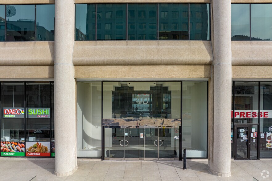 More Photos Of 40 St Clair Ave W, Toronto Office For Lease