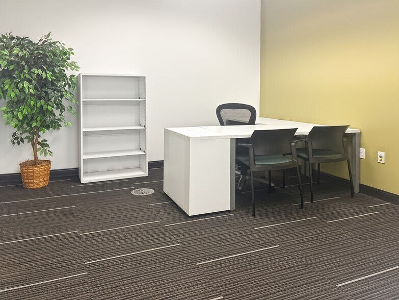 More Photos Of 10 N Martingale Rd, Schaumburg Coworking Space