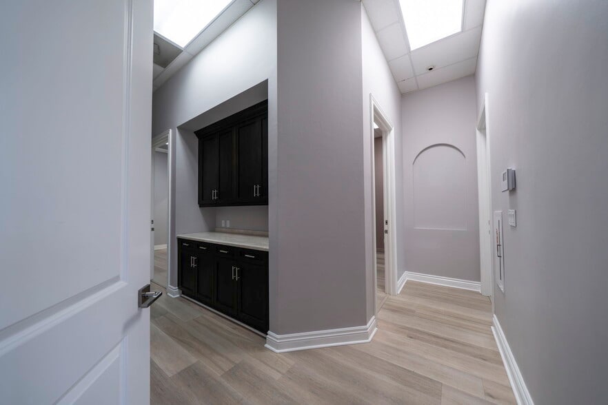 More Photos Of 24551 Production Cir, Bonita Springs Showroom For Lease