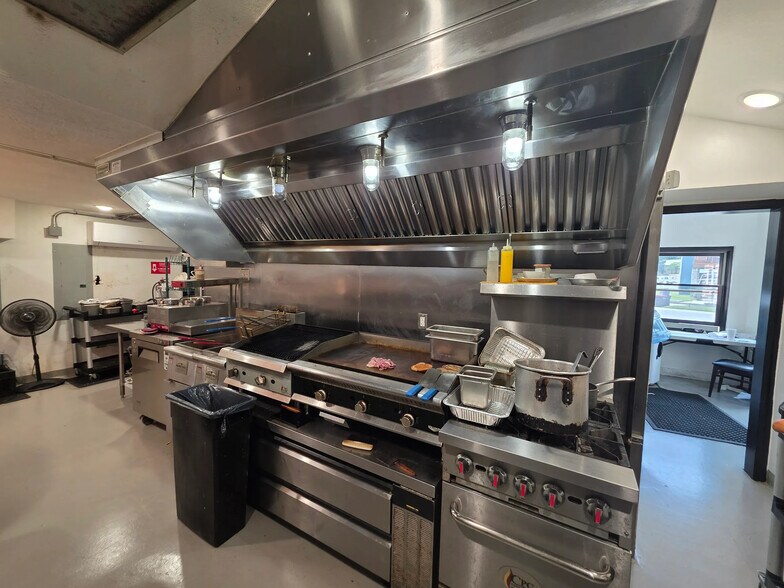 More Photos Of 415 Saint Louis Ave, Excelsior Springs Restaurant For Lease