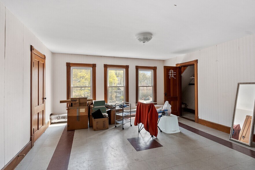 More Photos Of 58 Oliver St, Fitchburg Office Residential For Sale