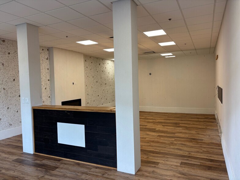 More Photos Of 1050 Fording Island Rd, Bluffton Storefront For Lease