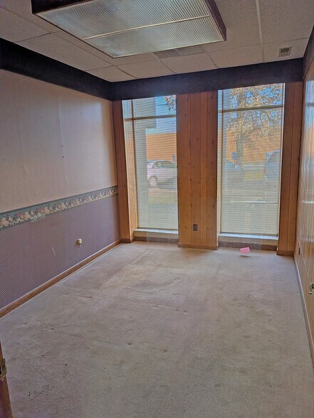 More Photos Of 2001 W Main St, Carbondale Office For Lease