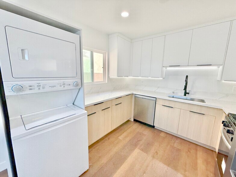 More Photos Of 825 Manhattan Ave, Hermosa Beach Apartments For Sale