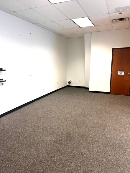 More Photos Of 202-204 N Dooley St, Grapevine Medical For Sale