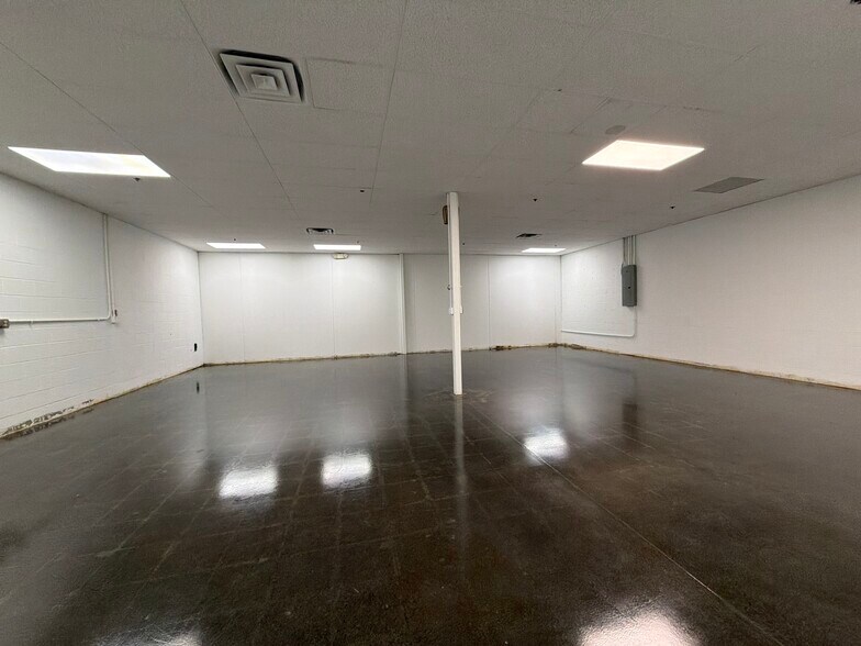 More Photos Of 1102 Aviation Blvd, Hebron Warehouse For Lease