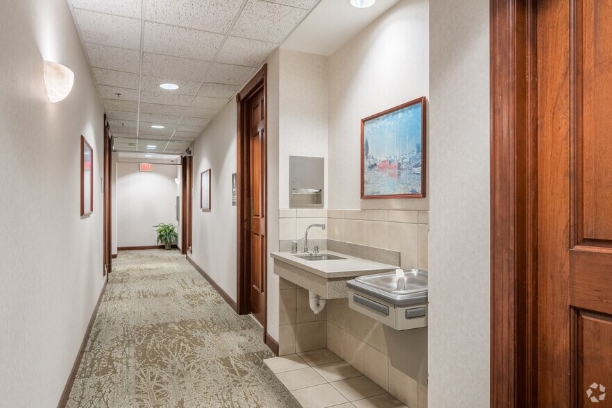 More Photos Of 15600 Wayzata Blvd, Wayzata Unknown For Lease