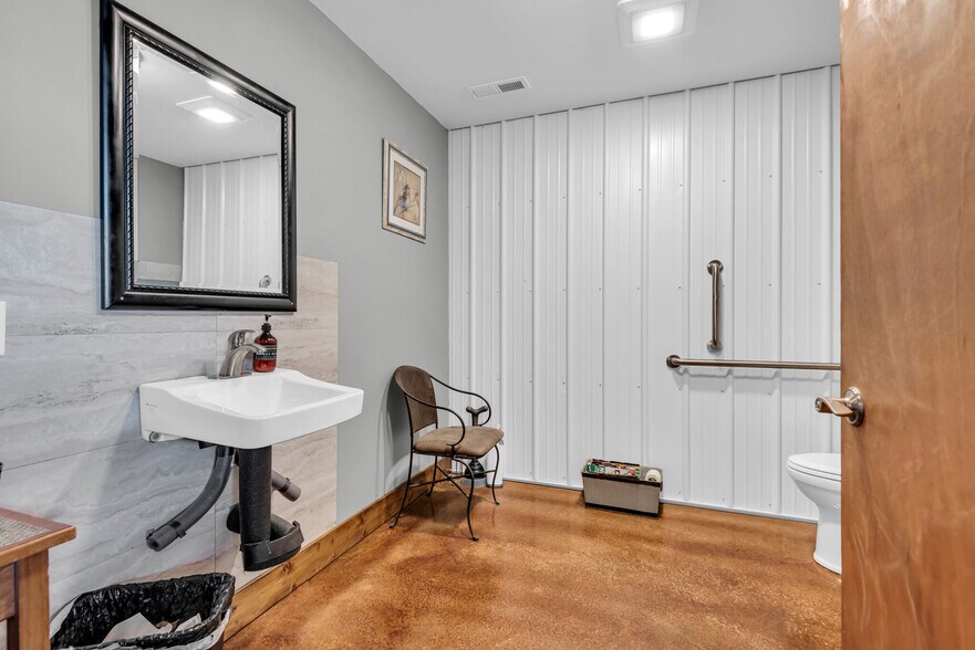 More Photos Of 1052 Debolt Ln, Centerville Manufacturing For Sale