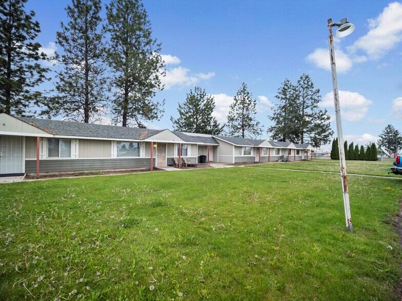 More Photos Of 25 N Airport Rd, Deer Park Apartments For Sale