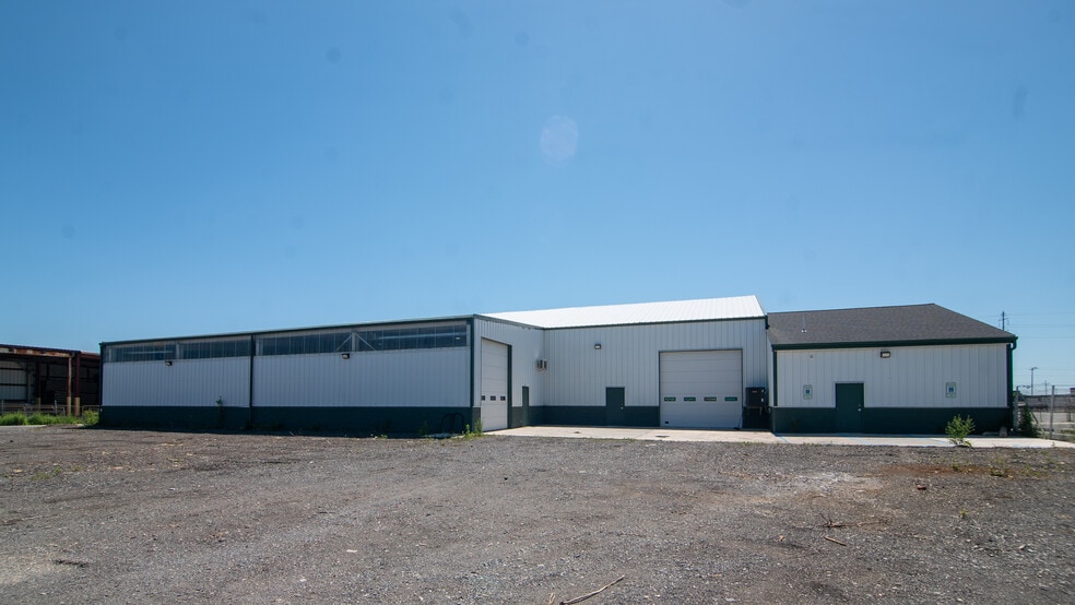 More Photos Of 250 Edwards Ave, New Castle Warehouse For Lease