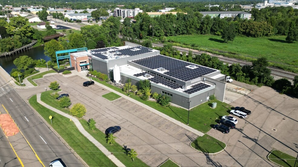 More Photos Of 701 E Michigan Ave, Kalamazoo General Retail For Lease