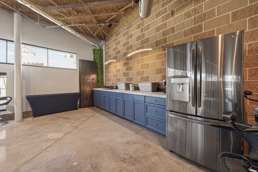 More Photos Of 4817 Main St, Houston Office For Lease