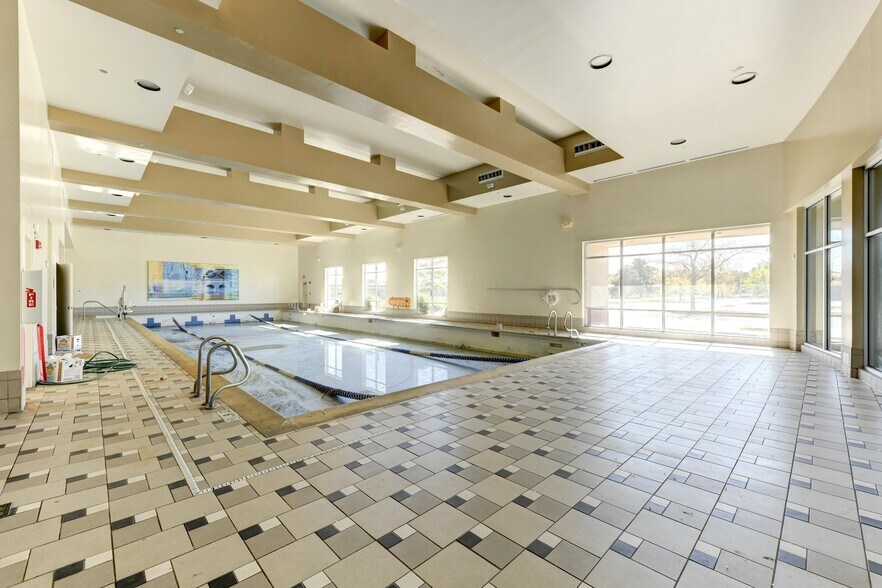 More Photos Of 4340 Lincoln Hwy, Matteson Health Club For Sale