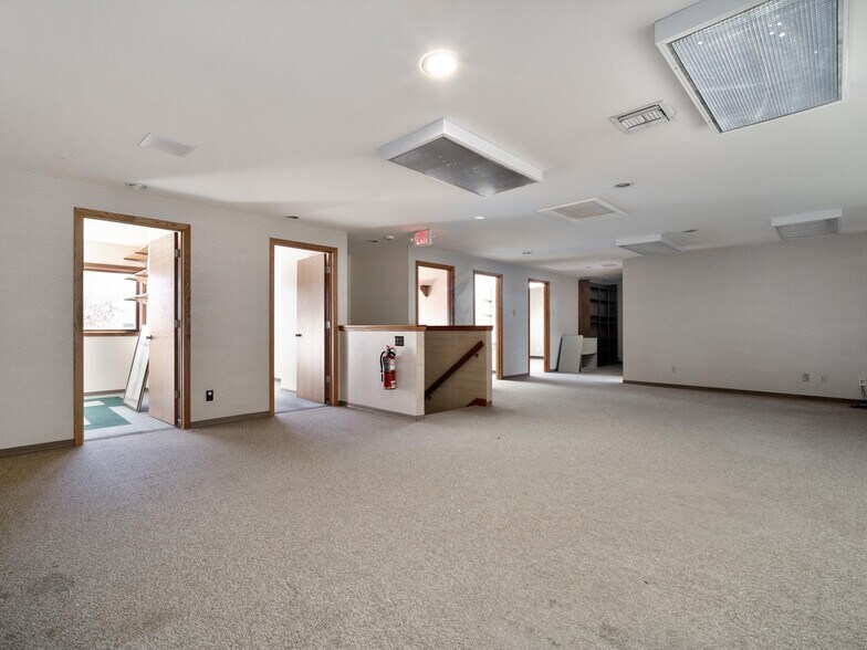 More Photos Of 601 Buffalo St, Manitowoc Medical For Lease