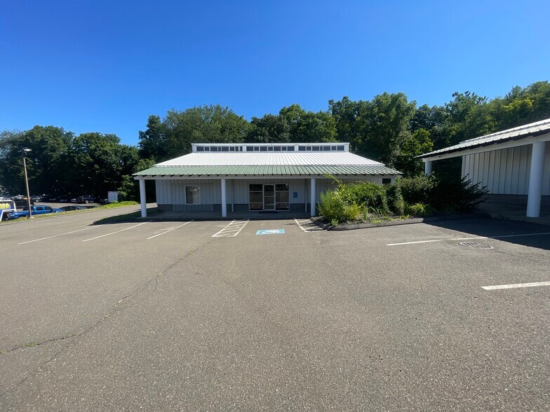 More Photos Of 11 Whitewood Ln, North Branford Garden Center For Sale
