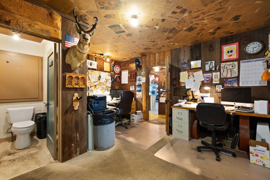 More Photos Of 1006 N Idaho St, San Mateo Service For Sale