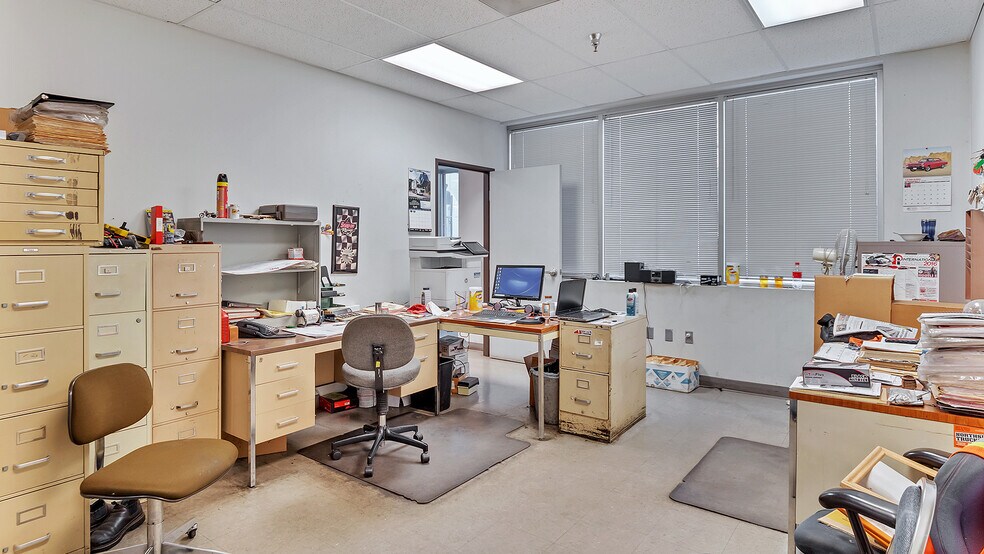 More Photos Of 7025 N Leadbetter Rd, Portland Service For Lease
