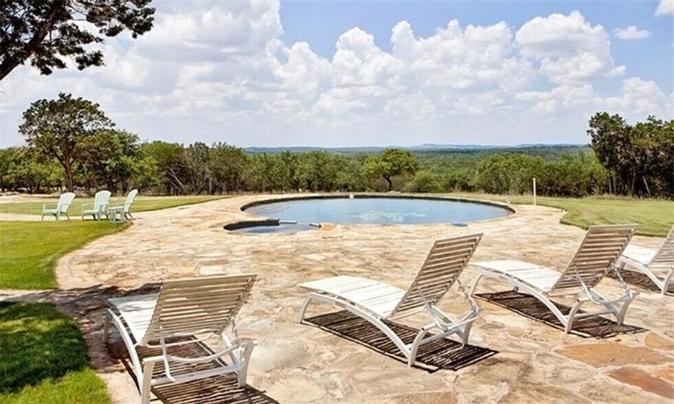 More Photos Of 251 Circle Dr, Wimberley Hospitality For Sale