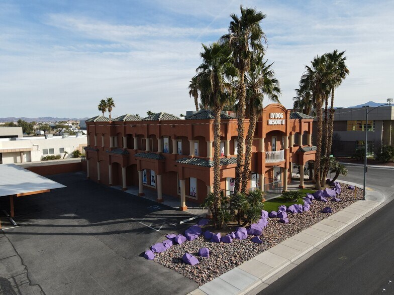 More Photos Of 6188 S Sandhill Rd, Las Vegas Veterinarian Kennel For Sale